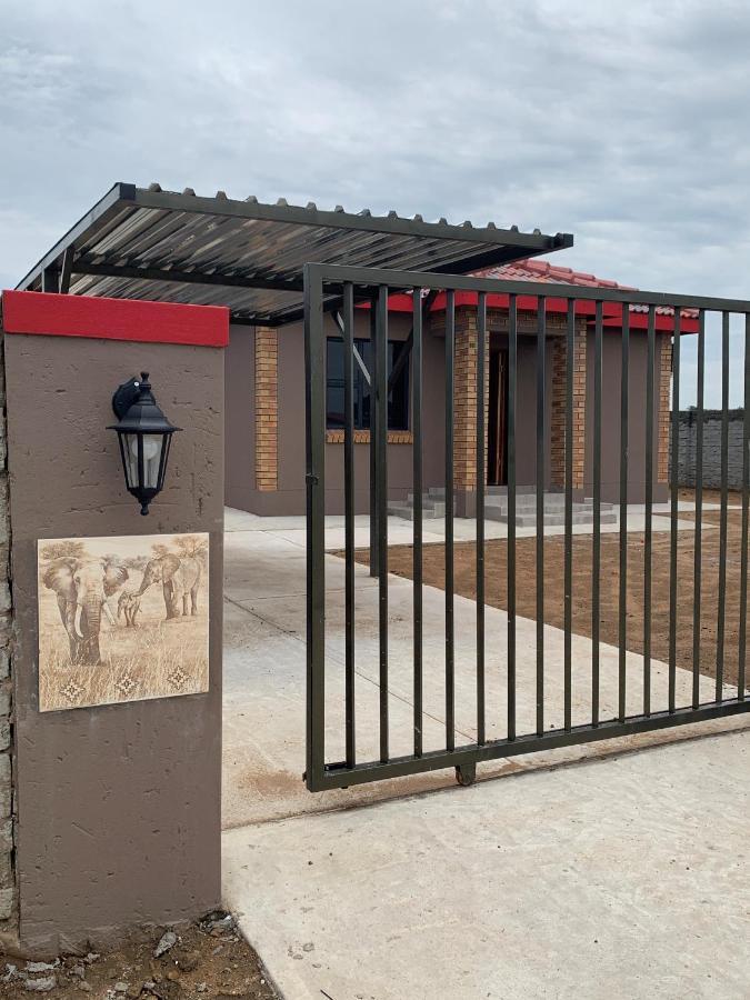 Elephant House, 2 Bedroom House, Next To Pilanesberg And Sun City Mogwase Екстер'єр фото